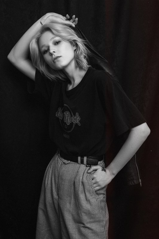 bw, woman, simple, moving Alexandraphoto preview