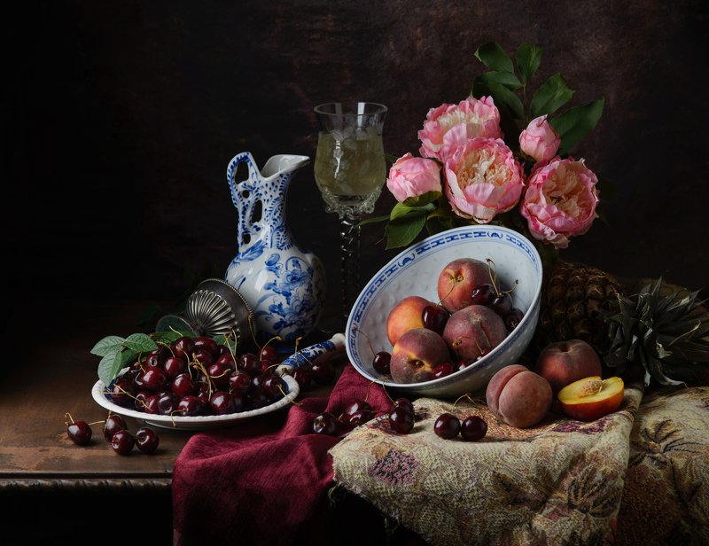 С вином и фруктамиphoto preview