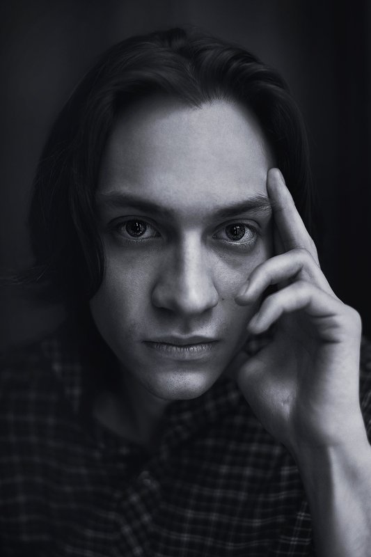 портрет, эмоции, чб, взгляд Димаphoto preview