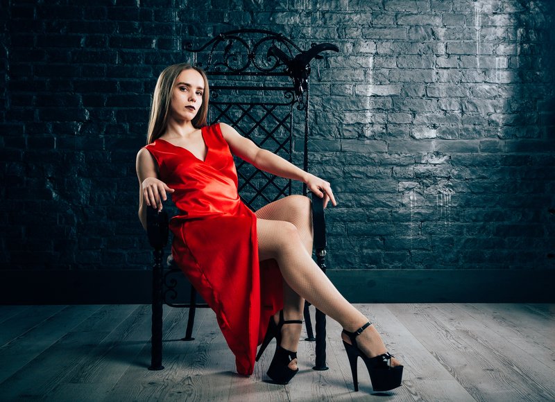 girl,lady,beauty,dark,chair,fashion,dress,beautiful,desire S.photo preview