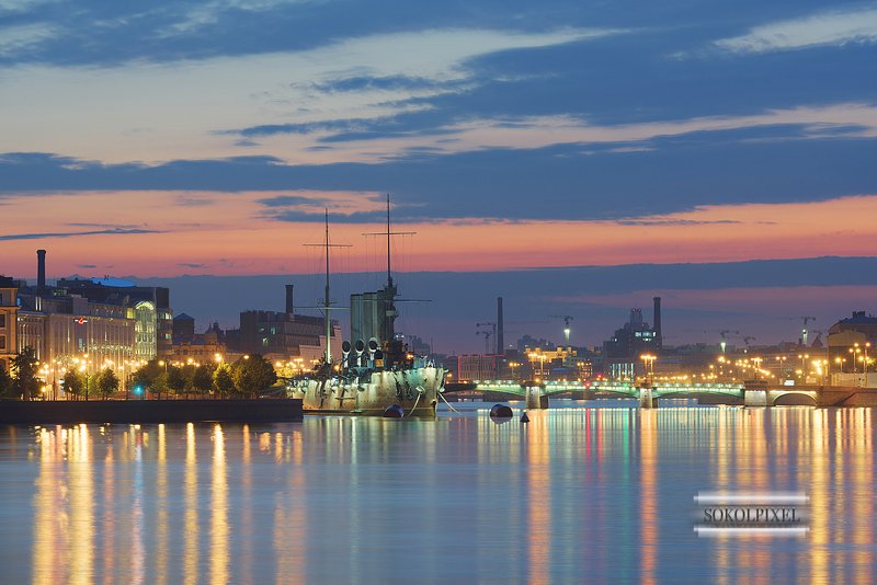 Город на водеphoto preview