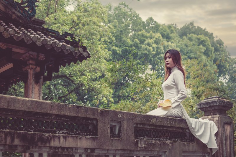 traditional, pagoda, charming, long hair, long dress Waitingphoto preview