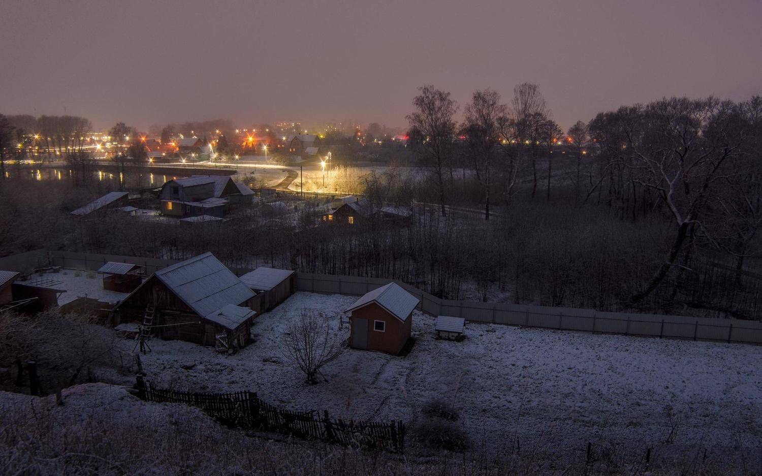Winter in a small town. Автор: Полина Хрол city, citylife, citylights, citynight, cityscape, cityscapes, forest, light, lightning, lights, nature, naturelandscape, water,naturephotography, night, foggylandscape,nighttime ,winter ,winterlandscape ,waterscape, зима, ночь, снег, первый снег, беларусь, Полина Хрол