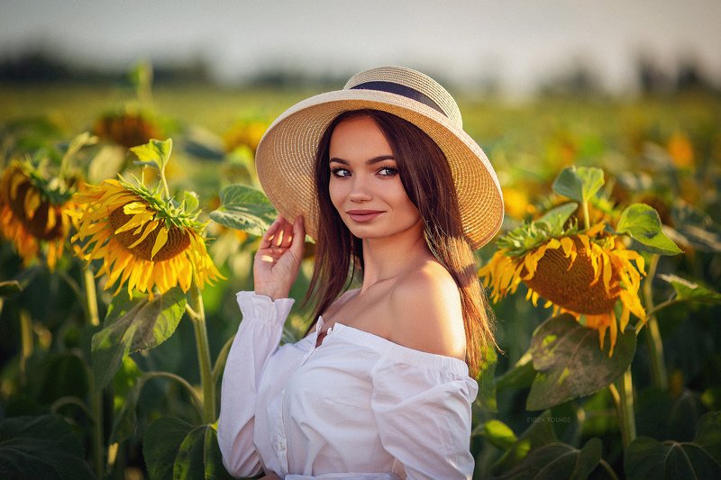 девушка, портрет, лето, Каролина и подсолнухиphoto preview