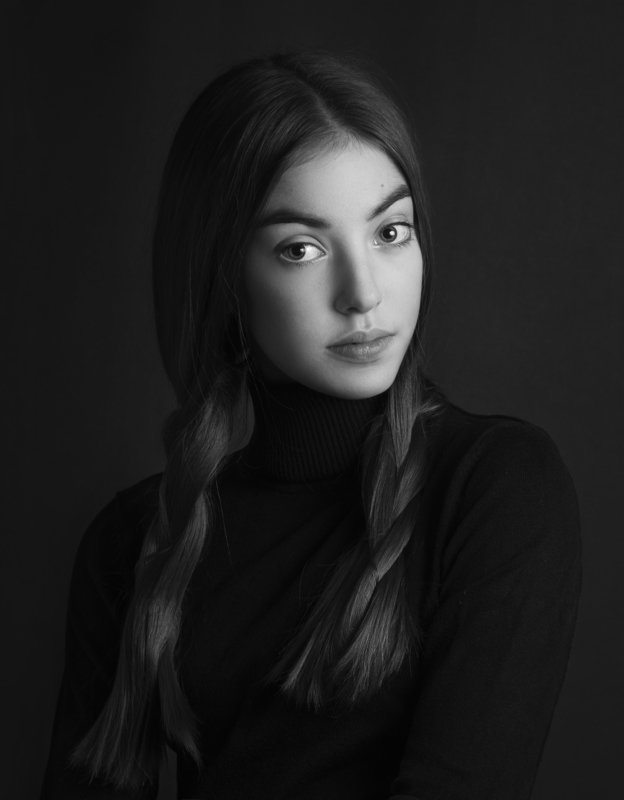 fine art , постановочная фотография ,жанровый портрет, губы , portrait photo preview