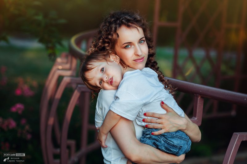 фотограф донецк На плече у мамыphoto preview