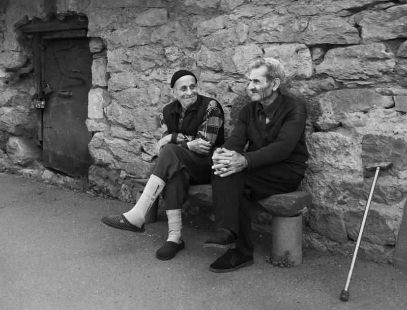 армения, закавказье, снг, город, люди, портрет, путешествие, черно-белое, эмоции, лица, взгляд, дом, жизнь Соседиphoto preview