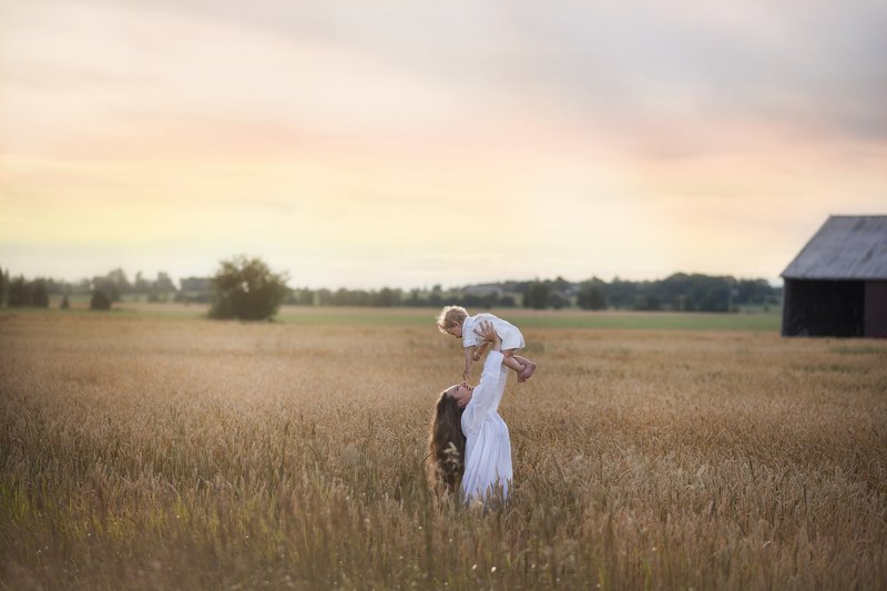 farm, field, summer, portrait Mother\'s lovephoto preview