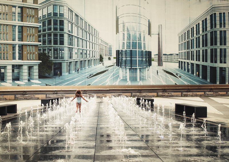 лето, вода, фонтан, дети, жара Лето - это маленькая жизнь...photo preview