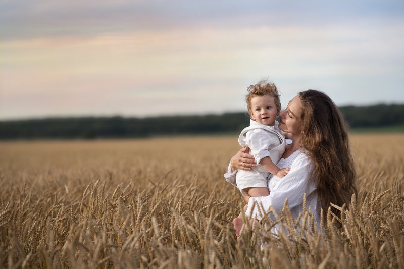 farm, field, summer, wheat, motherhood, пшеница, Лето, kids, son, portrait, love, female, canada, Ontario, Toronto  Mother\'s lovephoto preview