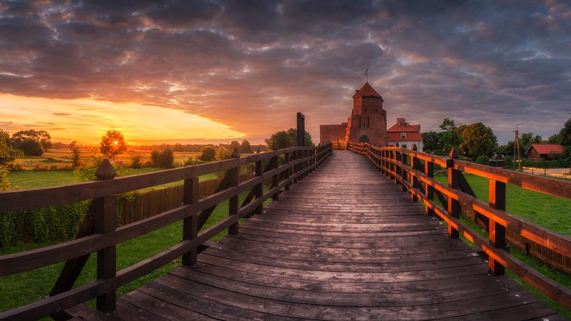 liw, castle, sunrise, bridge, morning, landscape, nature, clouds Castle in Liwphoto preview