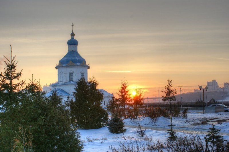 Белый храм над рекоюphoto preview