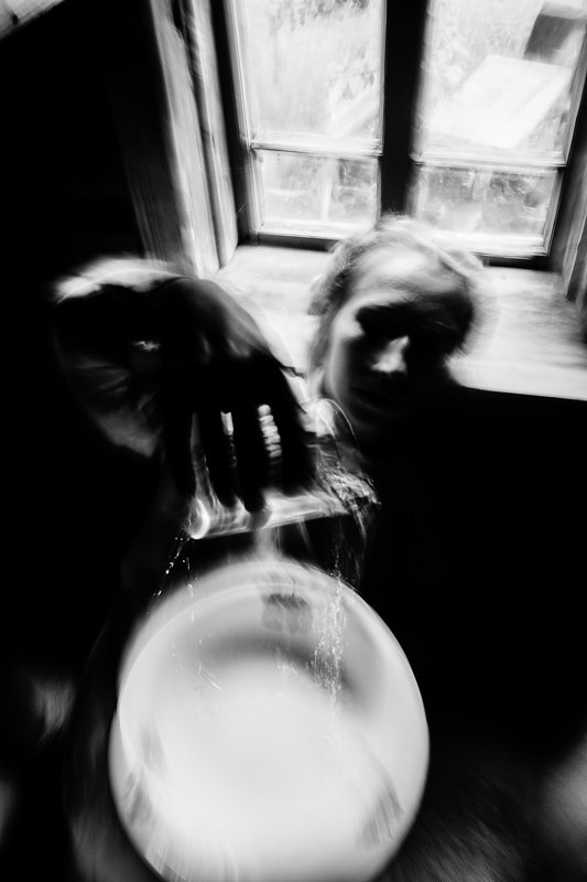 Концепт,Черно белое Время как водаphoto preview