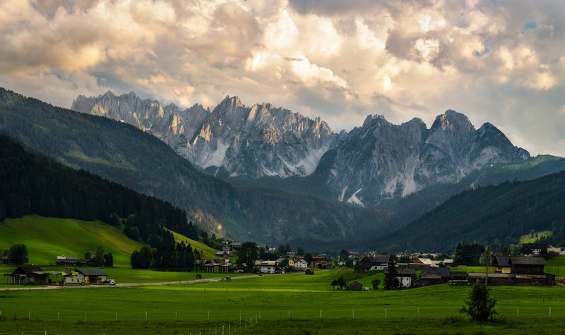австрия, альпы, дахштайн, европа, горы, деревня, долина, закат, лето, поле, хребет, пейзаж Горный хребет Гозаукамphoto preview