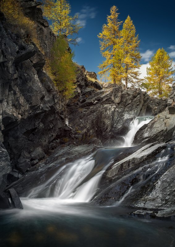 пейзаж, природа, водопад, поток, вода, течение, река, скалы, камни, путешествия, осень, пихта, высокий, падает, ущелье, горы, дерево, голубой, храм, святилище, кокоря, алтай Водопады Кокоряphoto preview