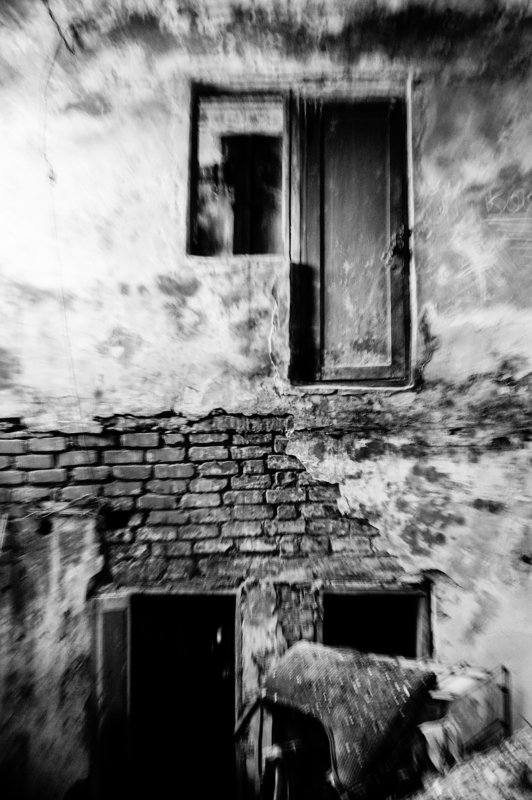 Концепт,Черно белое Все двери открытыphoto preview