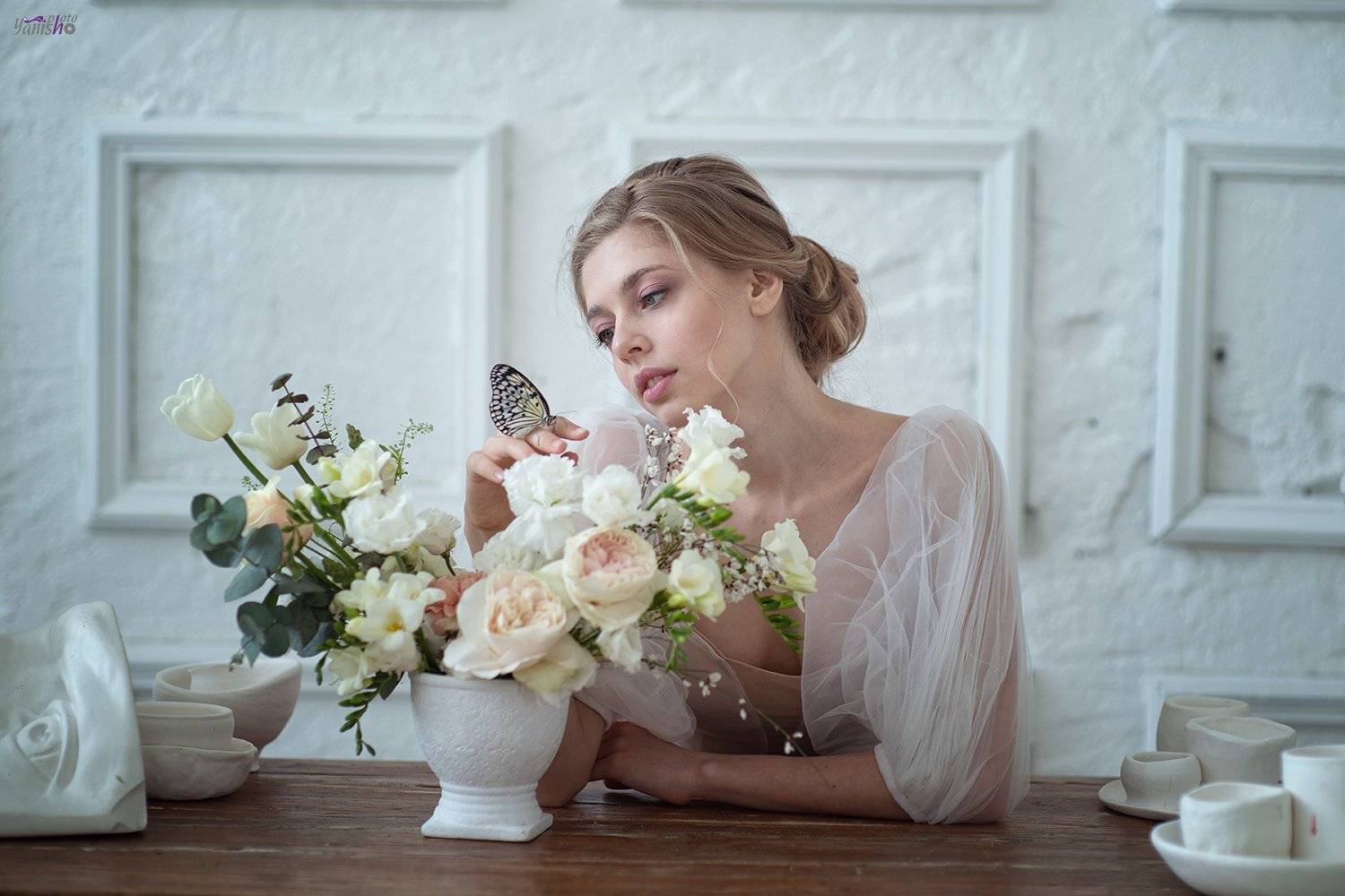 девушка, портрет, белый, студия, платье, красота, бабочки, цветы, Янина Ермакова