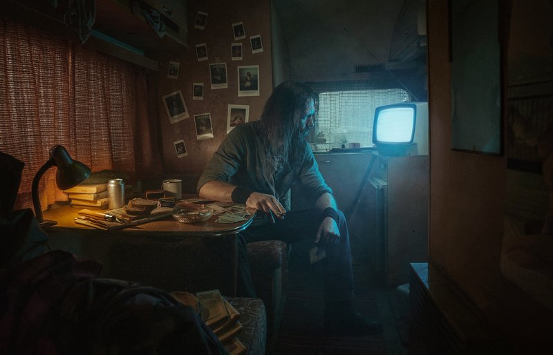 man,lonely,solitude,dark,portrait,cinematic,trailer,lonely,teal,orange, The trailerphoto preview