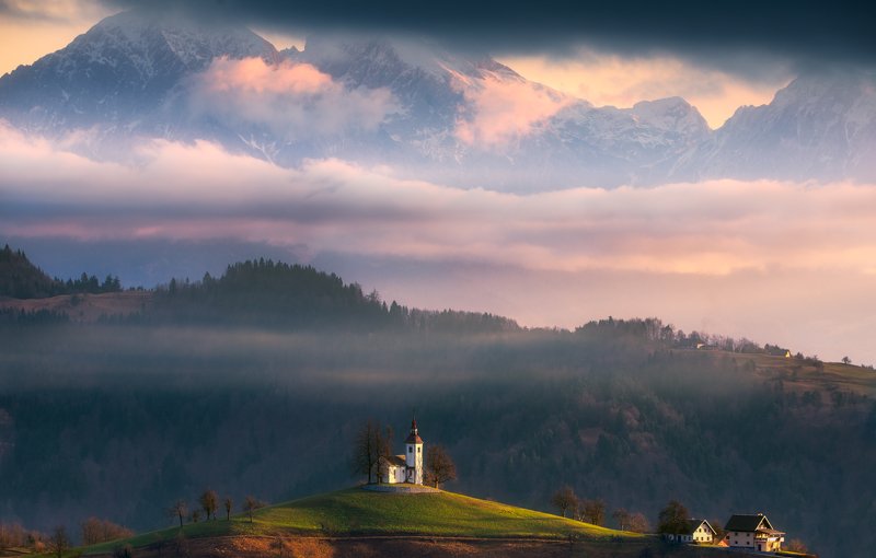 горы, церковь, облака Утро у святого Фомыphoto preview