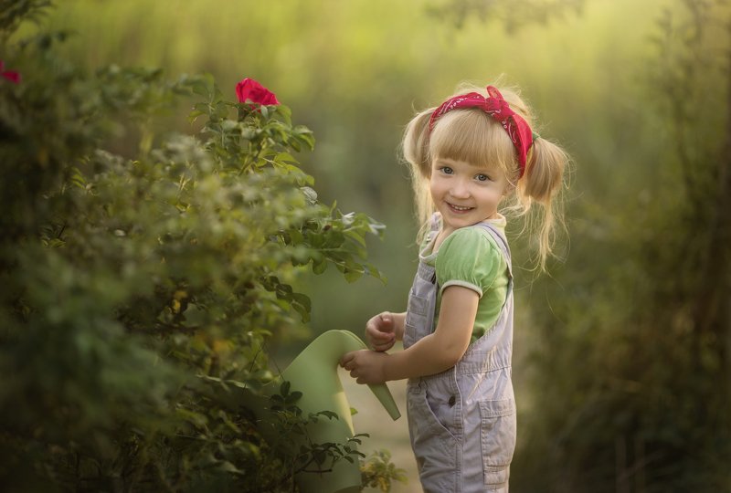 девочка, ребёнок,семья,садовник,огород Alicephoto preview