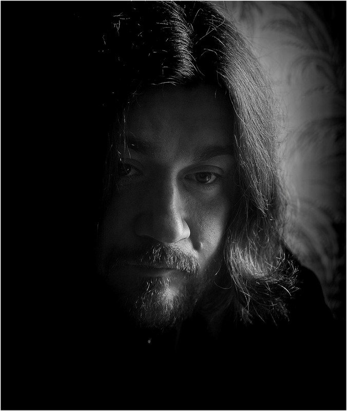 темная тональность Отец Романphoto preview