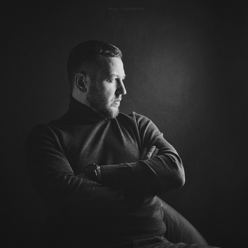 мужской портрет монохром чернобелое постановка photo preview