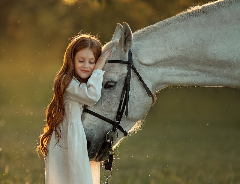 лошадь, девочка, лето, закат, свет, доверие, рыжая нежностьphoto preview