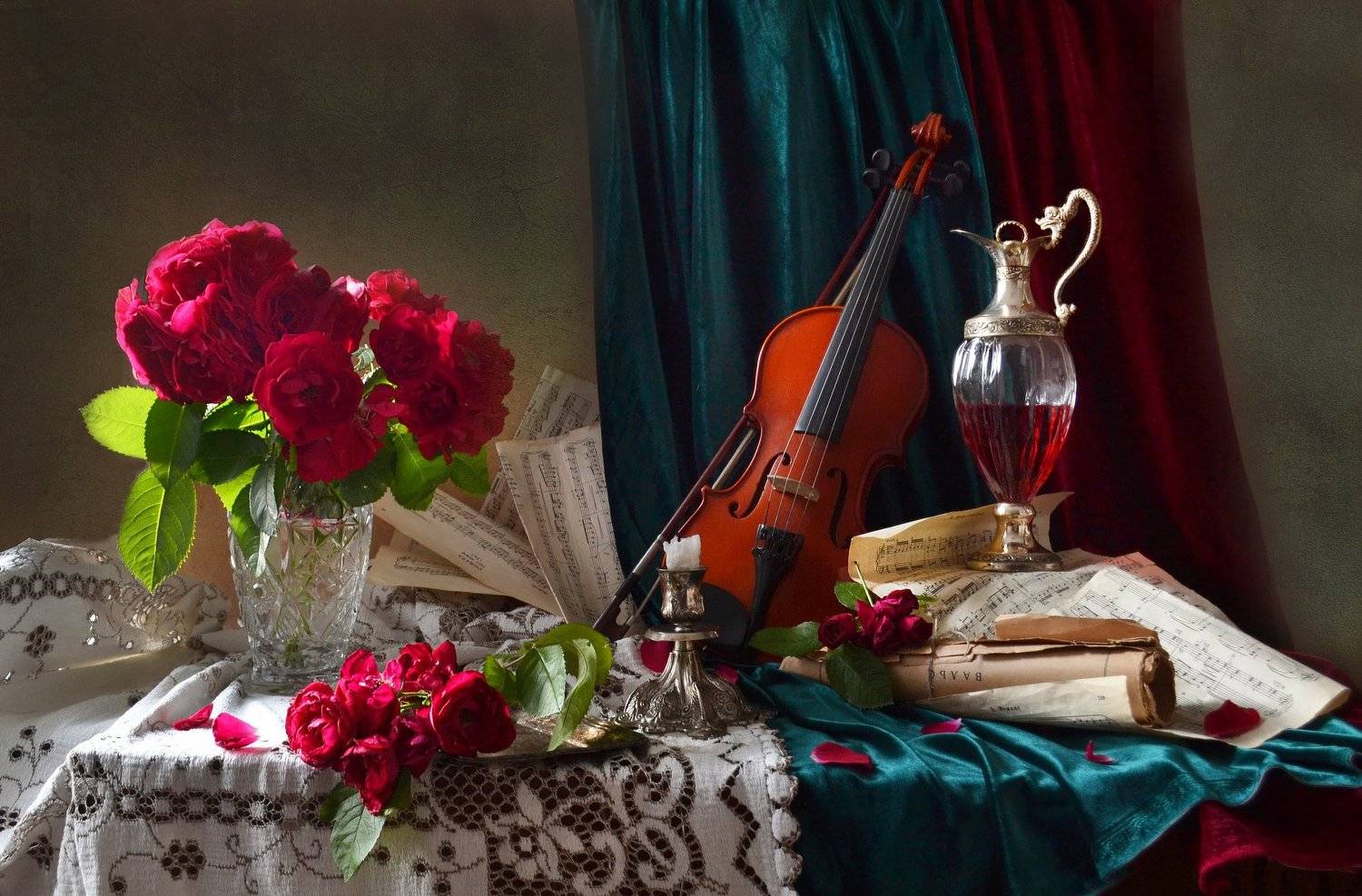 Прелестно яркостью мгновенья.... Автор: Колова Валентина still life, натюрморт, цветы, фото натюрморт, скрипка, свеча, розы, подсвечник, ноты, настроение,, Колова Валентина