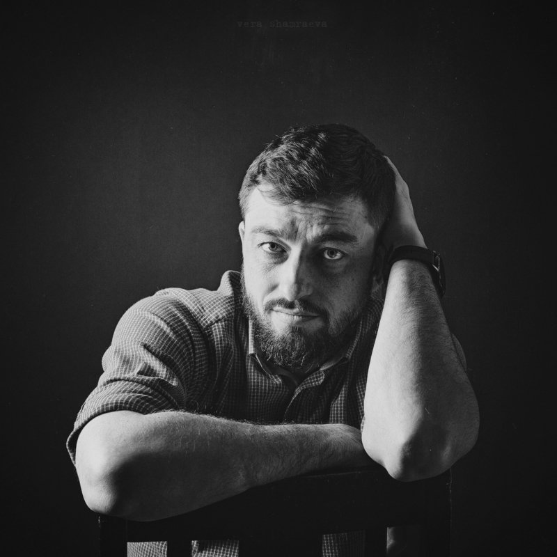 мужской портрет монохром чернобелое постановка photo preview