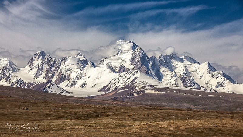 кыргызстан, долина реки аксай, хребет западный кокшаал-тоо, пик кызыл-аскер 5842 фото превью