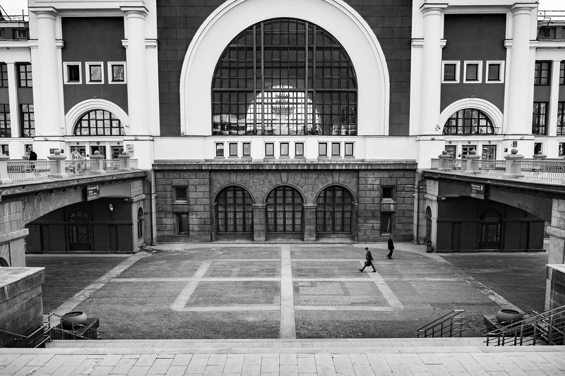 новосибирск-главный, вокзал, стрит, черно-белое Вокзальный дворикphoto preview