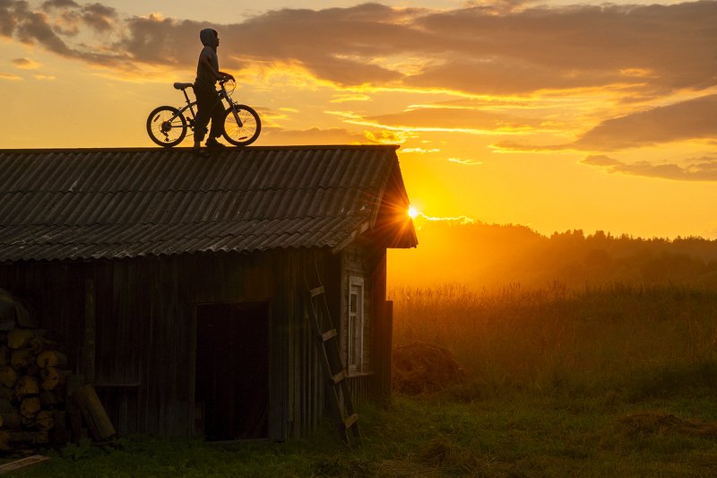 архангельская обасть, белая ночь, русский север, заброшенные деревни, закат, велосипед, летний вечер, туман На закатеphoto preview