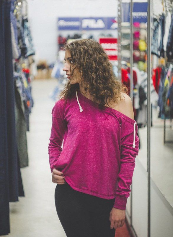 Девушка в спортмастере.photo preview