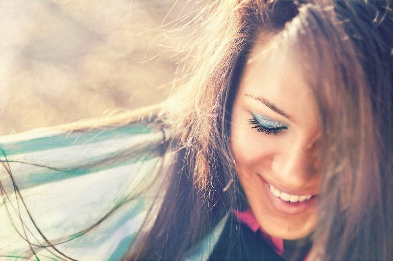 весна, девушка, улыбка, глаза, волосы, портрет, солнце, шарфик, луч, радость, счастье, жизнь, влюбленность, любовь Primaveraphoto preview