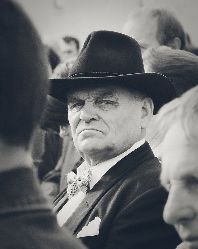 roman shymkovych, роман шимкович, жанр, люди, жанровий портрет, people Погляд у натовпіphoto preview