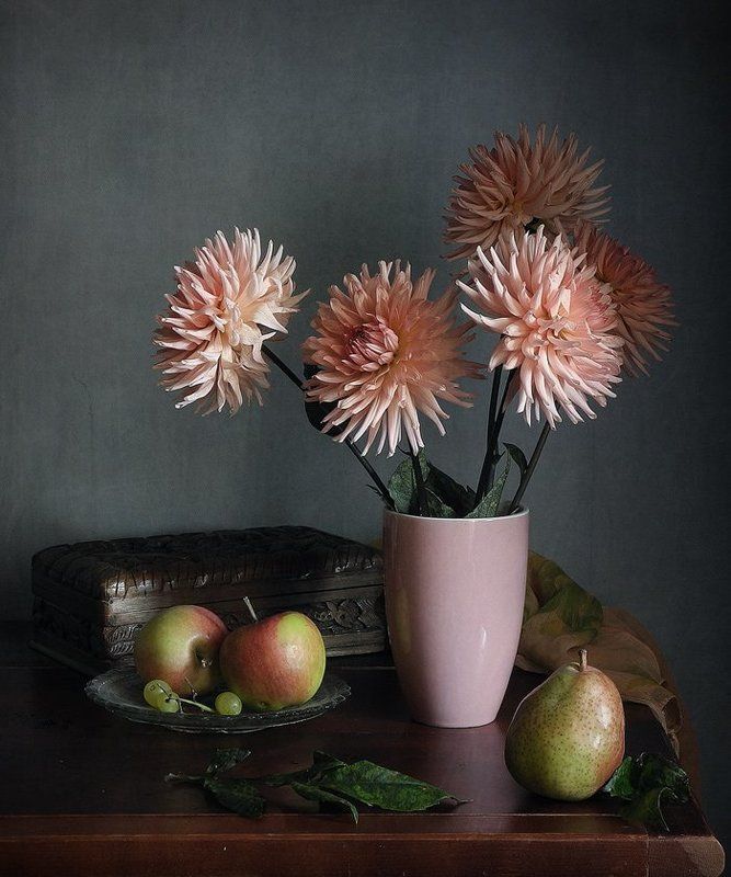 С георгинамиphoto preview