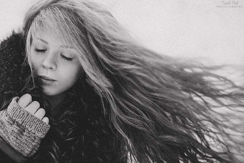 ветер в волосахphoto preview