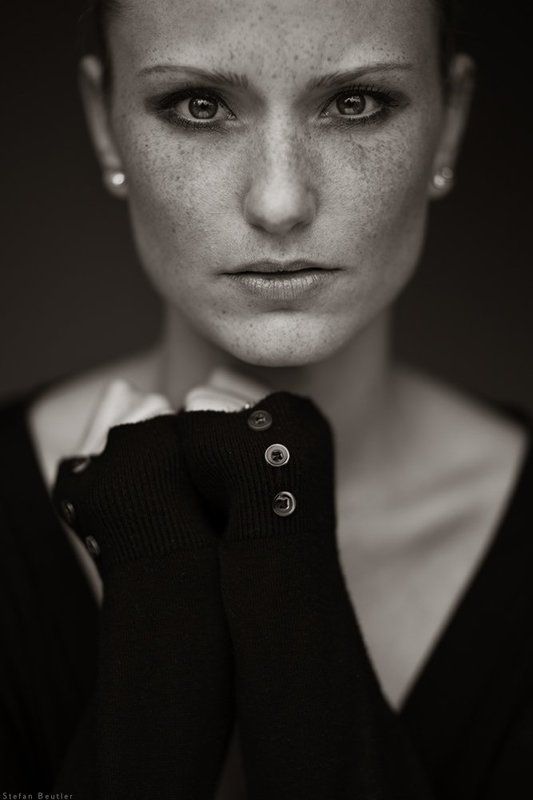 portrait, emotion, woman, frau, daylight, sw, bw, monochrome, freckles the truthphoto preview