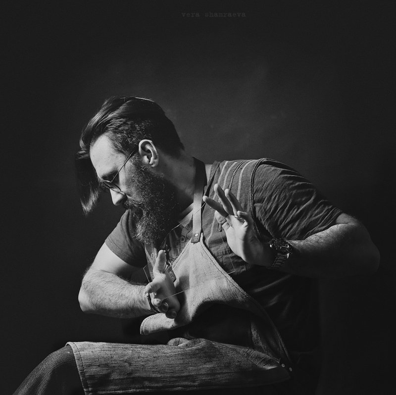 мужской портрет монохром чернобелое постановка photo preview