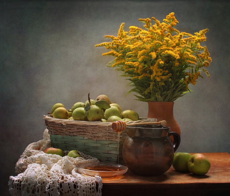 лето, август, натюрморт. цветы, корзина, груши, мед Медовый Спасphoto preview