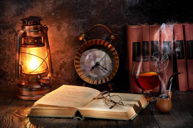 С книгой и коньяком фото превью