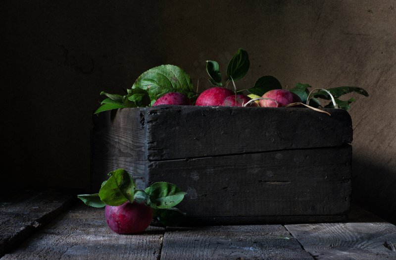 яблоки, сарай, дача Натюрморт с яблокамиphoto preview