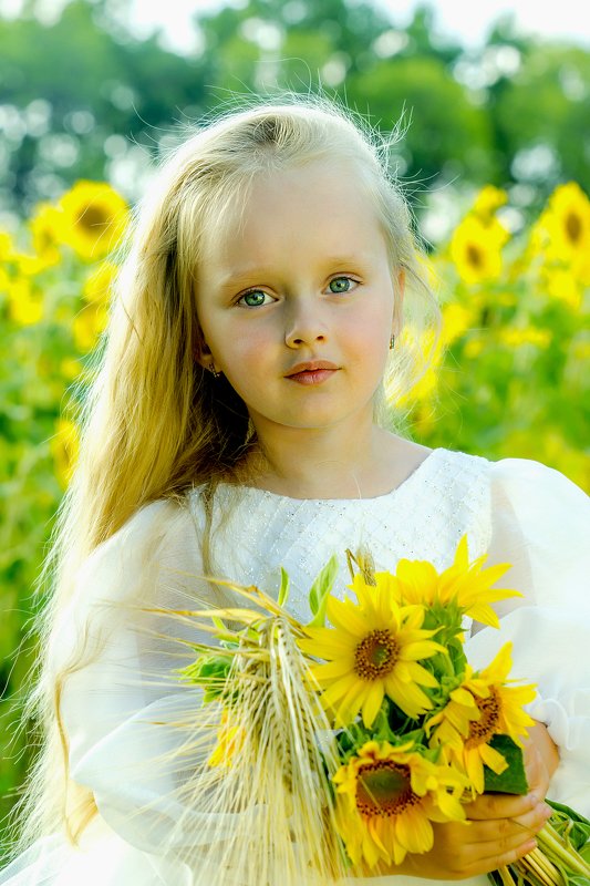 Вероника и подсолнухиphoto preview