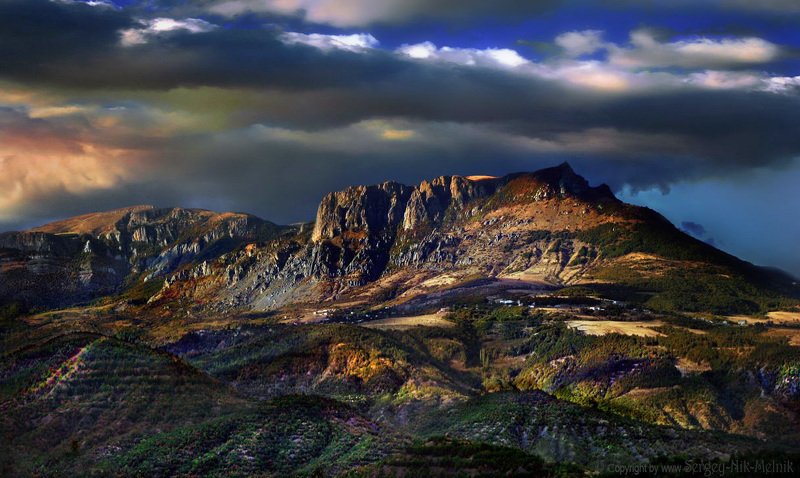 алушта, водопад, горы, демерджи, джур-джур, крым, симеиз, скалы, чатырдаг, панагия, зеленогорье, каменные-монстры-крыма Демерджи на закате дня в Крымуphoto preview