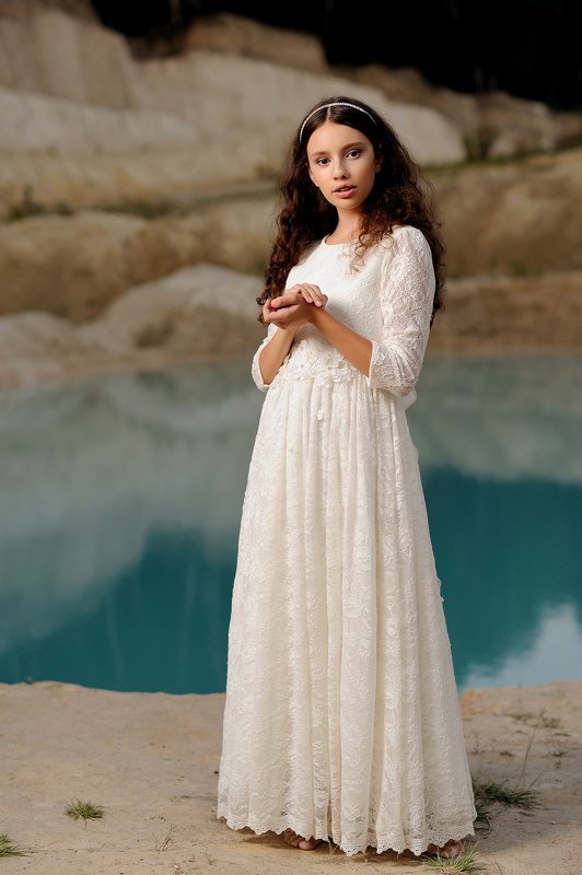 девушка,портрет I will write perhaps a girl\'s beauty in the landscape, where the turquoise water and the banks of clayphoto preview