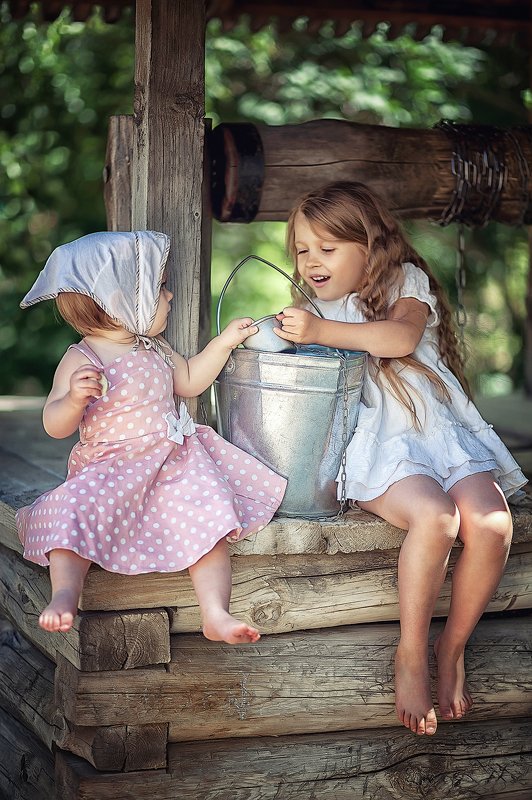 У колодцаphoto preview