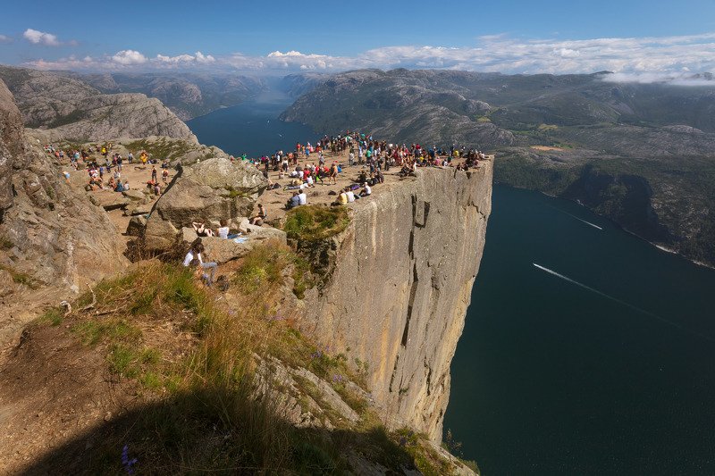 норвегия, прекестулен, скала, утёс, море, люди, Утёс Прекестулен. Норвегия. Высота 604м.photo preview