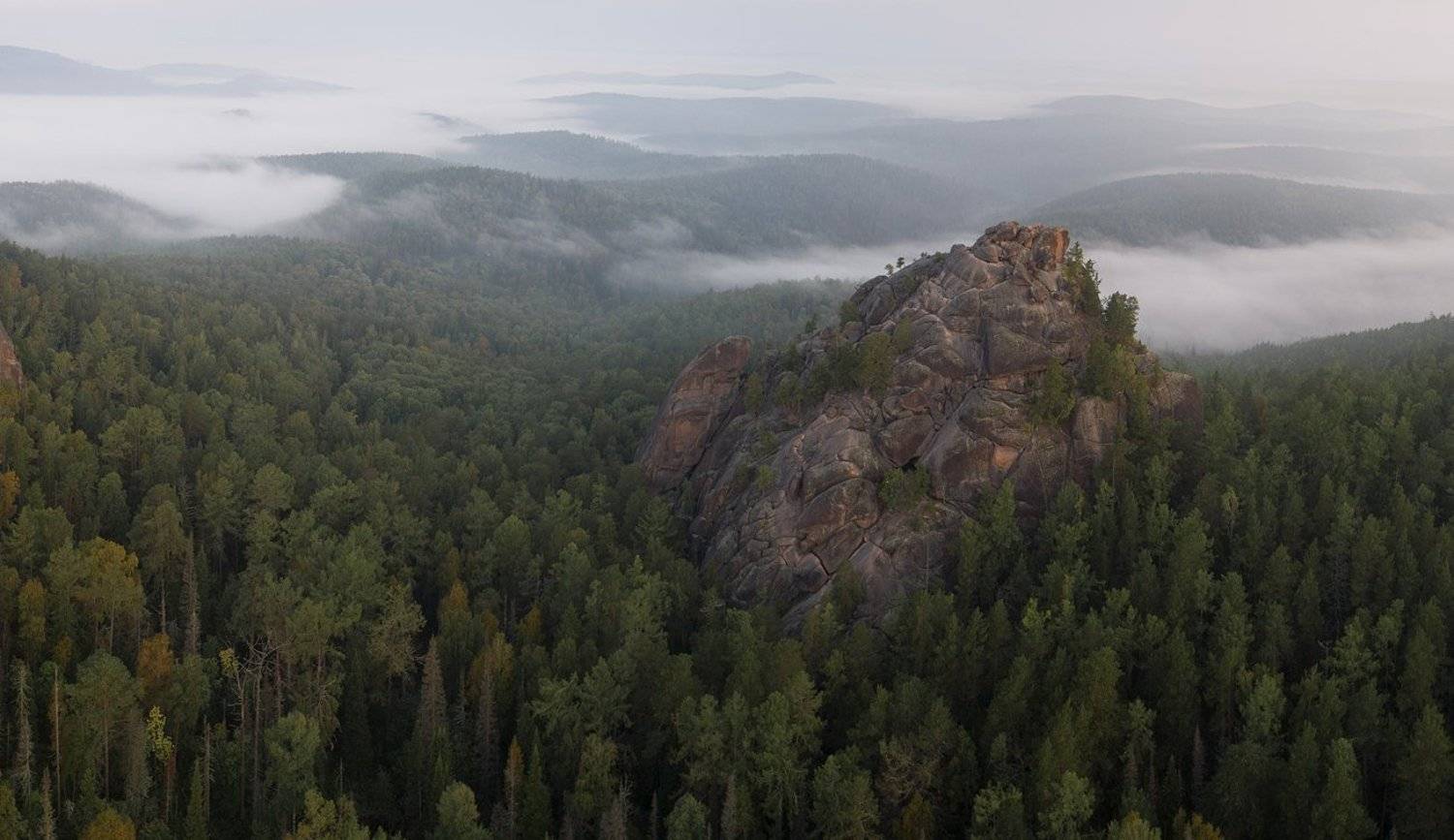 Первый Столб. Автор: Александр Нерозя столбы, красноярские, пейзаж, красиво, лето, туман, заповедник, август, хайкинг, тревел, туризм, Александр Нерозя