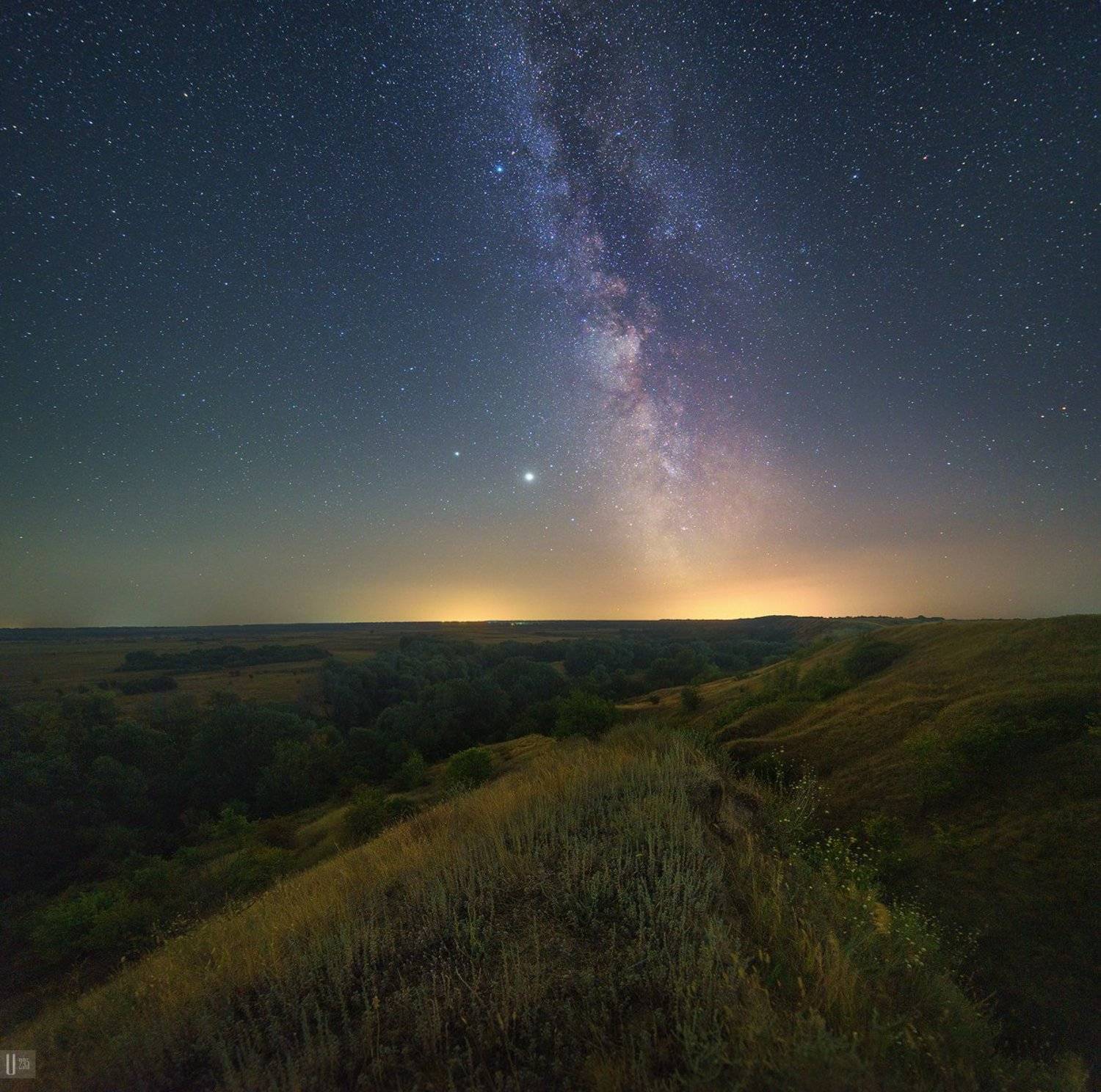 Таинства Ночи Заказников #1. Автор: U-235 млечный путь,небо,звезды,юпитер,сатурн,созвездия,деревья,кусты,трава,холм,гора,речка,поле,uranus235,nightphotoua, U-235
