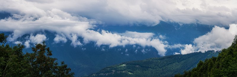 В горах и облакахphoto preview